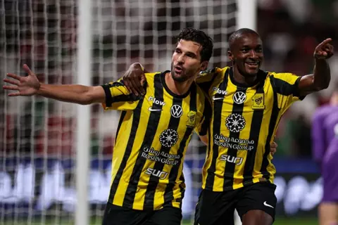 الاتحاد السعودي يستهدف الاحتفاظ بمدافعه